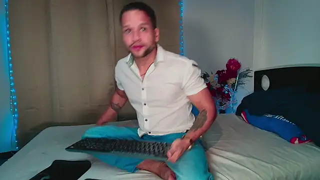 LucasGaeel online show from January 2026 02:06:02 AM