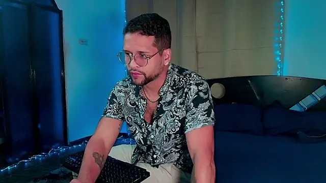 LucasGaeel online show from October 2025 04:14:01 AM
