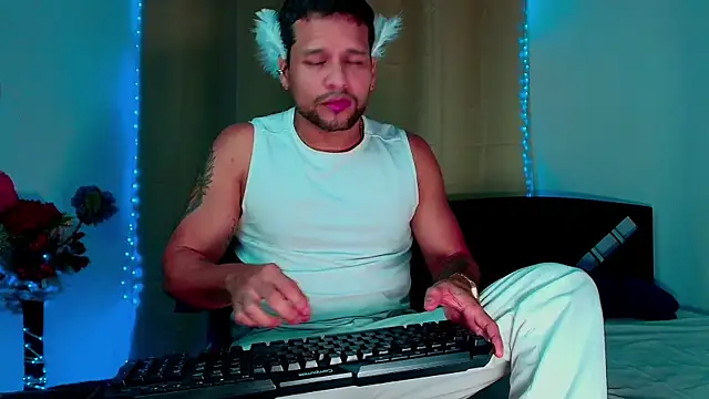 Snapshot of LucasGaeel chatting on November 2025 01:00:02 AM LucasGaeel online show from November 2025 01:00:02 AM