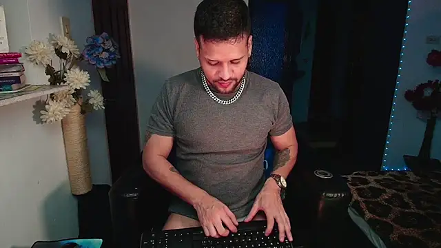 LucasGaeel online show from May 2026 02:59:01 AM