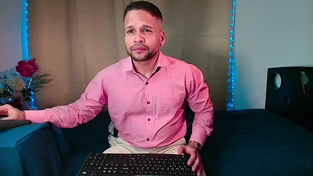 LucasGaeel online show from February 2026 12:06:01 AM