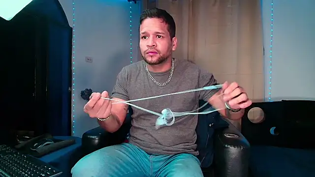 LucasGaeel online show from February 2026 12:46:01 PM