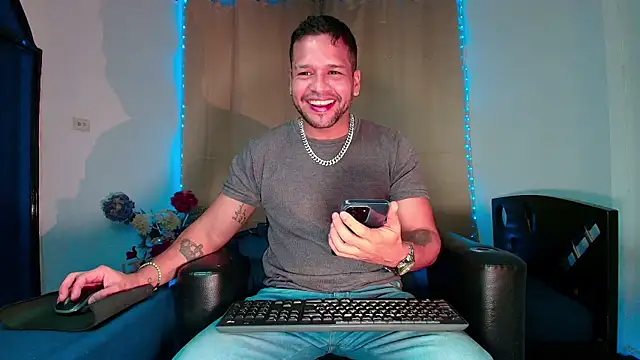 LucasGaeel online show from February 2026 12:15:02 PM