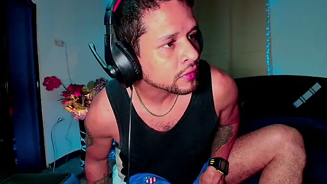 Snapshot of LucasGaeel chatting on November 2025 05:33:02 AM LucasGaeel online show from November 2025 05:33:02 AM