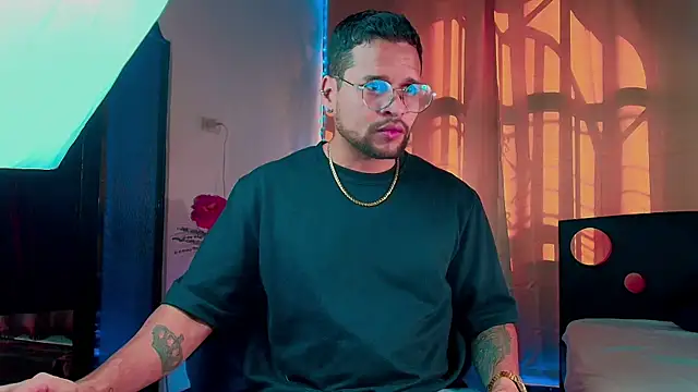 Snapshot of LucasGaeel chatting on November 2025 08:23:01 PM LucasGaeel online show from November 2025 08:23:01 PM