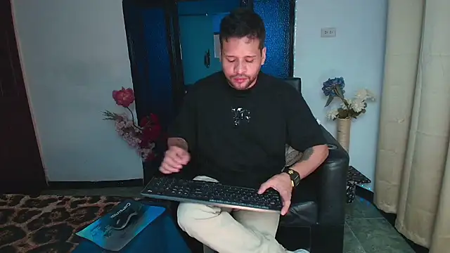 LucasGaeel online show from June 2026 12:27:02 AM