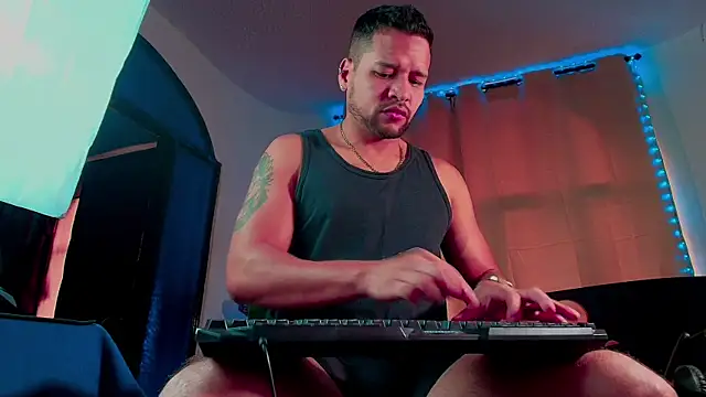 Snapshot of LucasGaeel chatting on October 2025 08:10:01 PM LucasGaeel online show from October 2025 08:10:01 PM