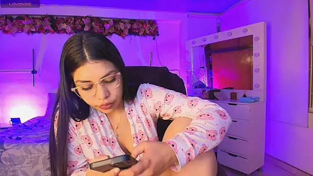 kloe28 online show from December 2025 10:03:01 AM