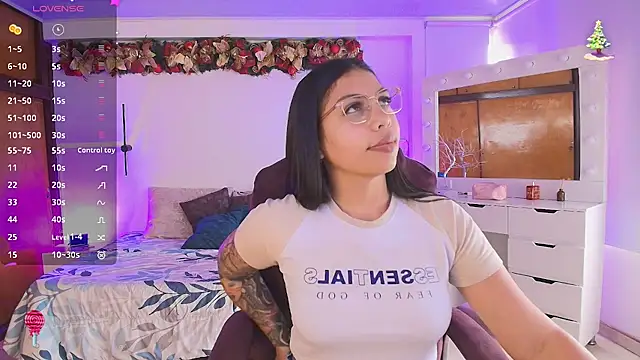 kloe28 online show from December 2025 07:37:02 PM