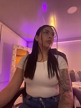 kloe28 online show from November 2025 03:20:01 AM