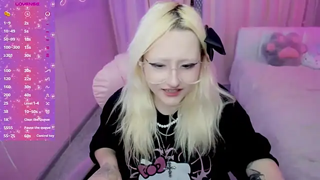 JuliaSharkk online show from November 2025 09:47:01 PM