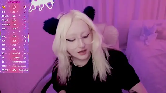 JuliaSharkk online show from November 2025 10:08:02 PM