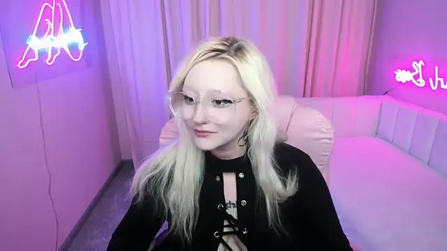 JuliaSharkk online show from October 2025 08:09:01 PM
