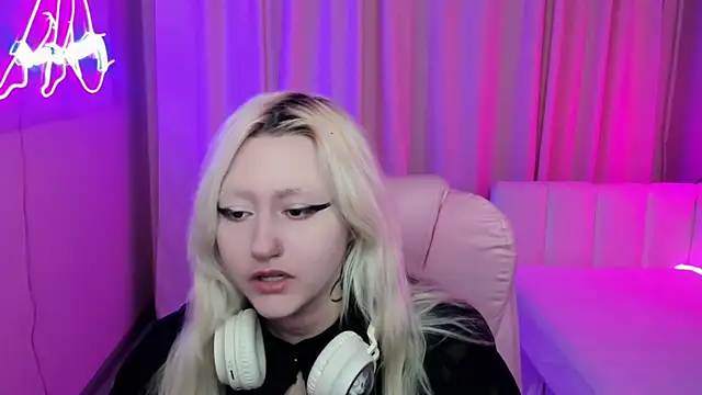 JuliaSharkk online show from October 2025 08:57:01 PM