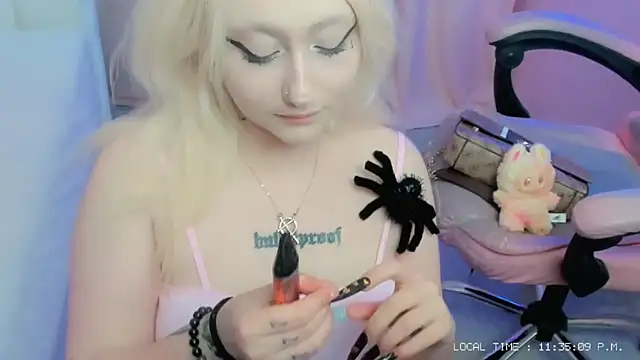 JuliaSharkk online show from October 2025 09:36:02 PM