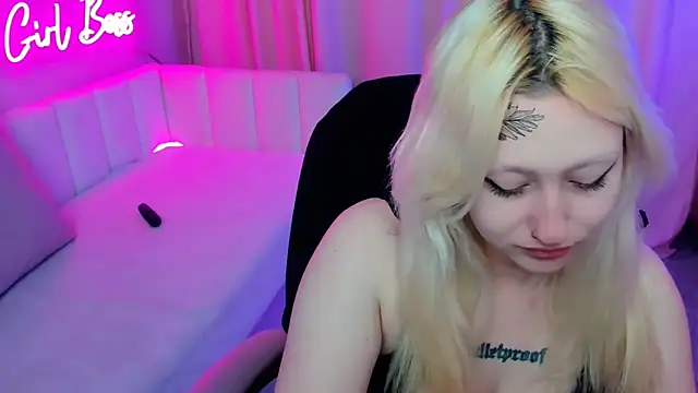 JuliaSharkk online show from September 2025 01:50:02 PM