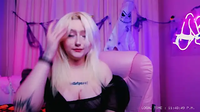 JuliaSharkk online show from October 2025 09:49:01 PM