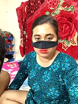 Snapshot of Love_Queen11 chatting on February 2026 04:07:02 PM Love Queen11 online show from February 2026 04:07:02 PM