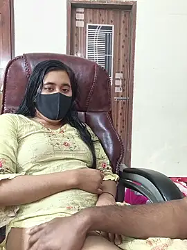 Snapshot of Love_Queen11 chatting on February 2026 08:47:01 AM Love Queen11 online show from February 2026 08:47:01 AM