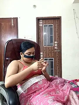 Snapshot of Love_Queen11 chatting on May 2026 08:38:02 PM Love Queen11 online show from May 2026 08:38:02 PM