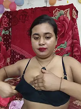 Snapshot of Love_Queen11 chatting on May 2026 05:51:01 PM Love Queen11 online show from May 2026 05:51:01 PM