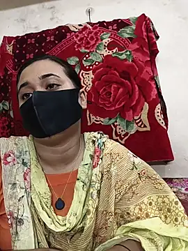 Snapshot of Love_Queen11 chatting on June 2026 05:21:02 PM Love Queen11 online show from June 2026 05:21:02 PM