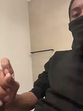 Snapshot of SkinnyD_ chatting on December 2025 04:33:01 PM SkinnyD online show from December 2025 04:33:01 PM