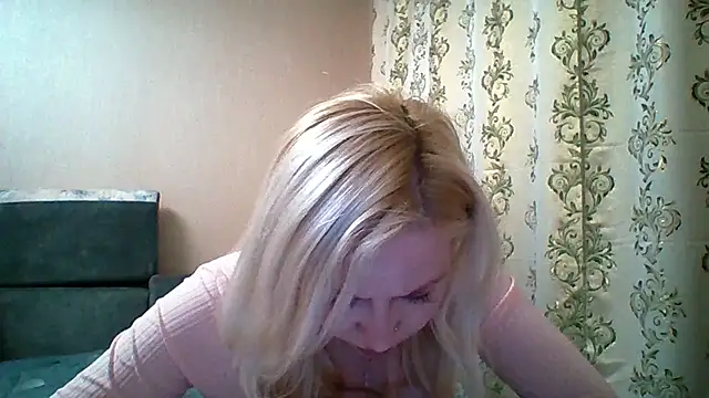 Snapshot of Ceryanne chatting on November 2025 01:21:02 AM Ceryanne online show from November 2025 01:21:02 AM