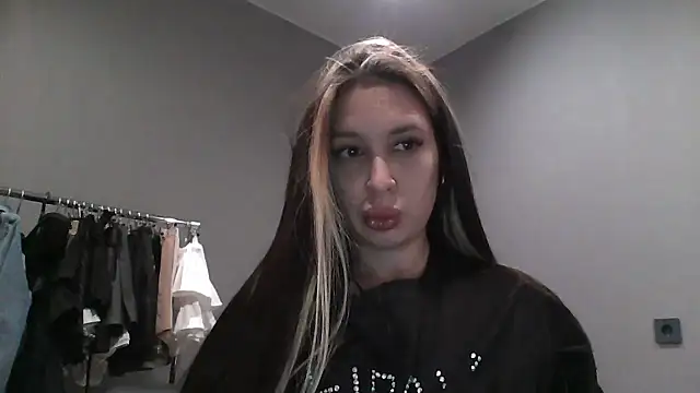 Snapshot of Meloriss chatting on October 2025 07:24:01 PM Meloriss online show from October 2025 07:24:01 PM