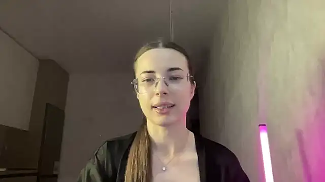 Feynelle online show from October 2025 09:02:02 PM