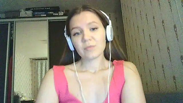 Snapshot of Kalivess chatting on October 2025 08:08:01 PM Kalivess online show from October 2025 08:08:01 PM