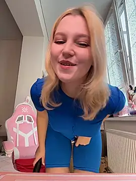 Crystal Neko online show from November 2025 12:17:02 PM