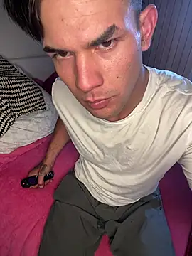 Moisesjrtapia online show from June 2026 08:47:01 PM
