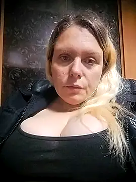Snapshot of Fiona696 chatting on October 2025 08:10:01 PM Fiona696 online show from October 2025 08:10:01 PM