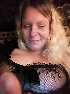 Snapshot of Fiona696 chatting on October 2025 10:00:02 PM Fiona696 online show from October 2025 10:00:02 PM