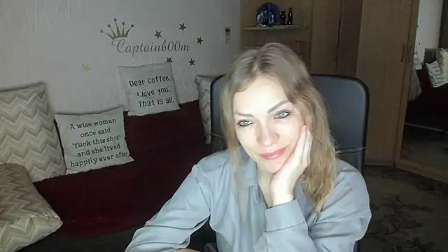 Tiffany Bates online show from October 2025 03:18:02 AM