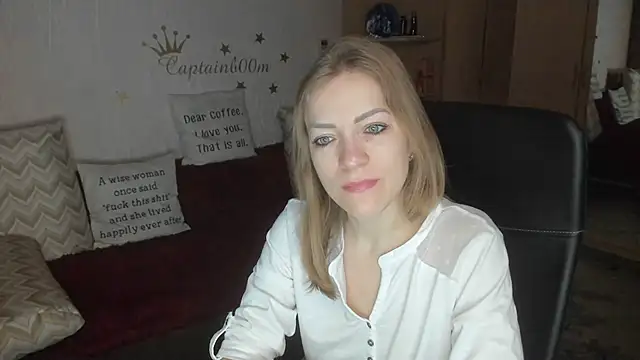 Tiffany Bates online show from October 2025 03:38:01 AM