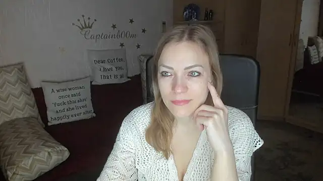 Tiffany Bates online show from November 2025 03:29:01 AM