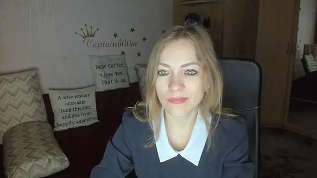 Tiffany Bates online show from October 2025 03:19:01 AM