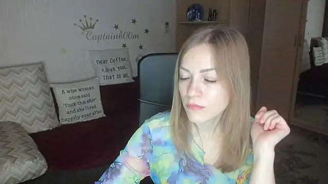 Tiffany Bates online show from November 2025 03:49:02 AM