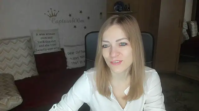 Tiffany Bates online show from November 2025 03:21:02 AM