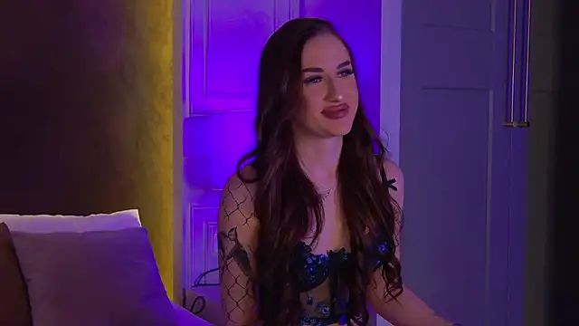 Luna Olsen online show from November 2025 06:51:01 PM