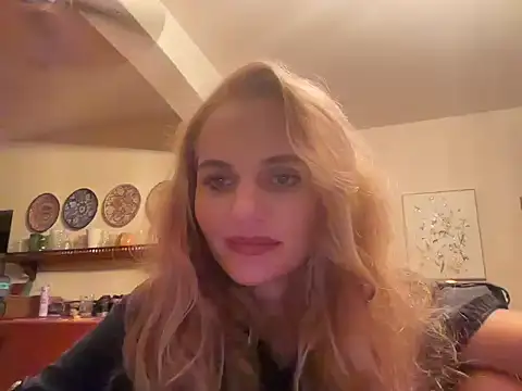 Snapshot of Tovireya chatting on October 2025 04:00:01 AM Tovireya online show from October 2025 04:00:01 AM