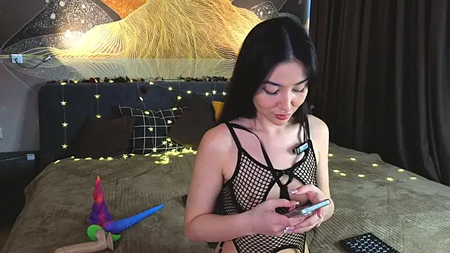 MilaYumi online show from March 2026 10:00:02 AM