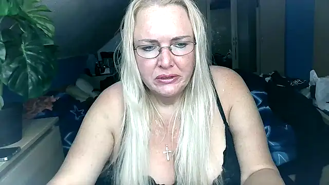 Snapshot of Sandy-Summer chatting on October 2025 03:01:01 PM Sandy-Summer online show from October 2025 03:01:01 PM