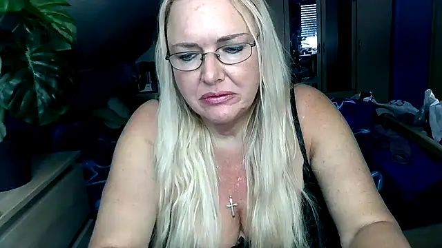Snapshot of Sandy-Summer chatting on October 2025 02:49:01 PM Sandy-Summer online show from October 2025 02:49:01 PM