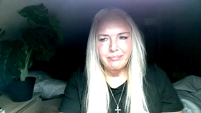 Snapshot of Sandy-Summer chatting on September 2025 05:42:01 PM Sandy-Summer online show from September 2025 05:42:01 PM