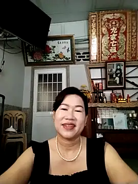Snapshot of Tyty_xx chatting on October 2025 11:49:02 PM Tyty xx online show from October 2025 11:49:02 PM