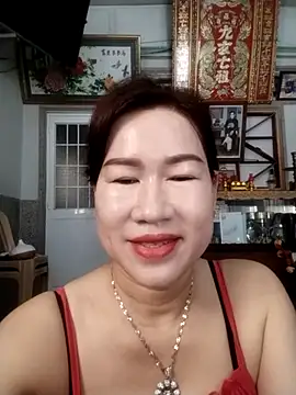 Snapshot of Tyty_xx chatting on October 2025 11:50:02 PM Tyty xx online show from October 2025 11:50:02 PM