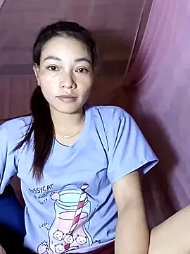 Snapshot of Phiny_xx chatting on October 2025 09:32:02 PM Phiny xx online show from October 2025 09:32:02 PM